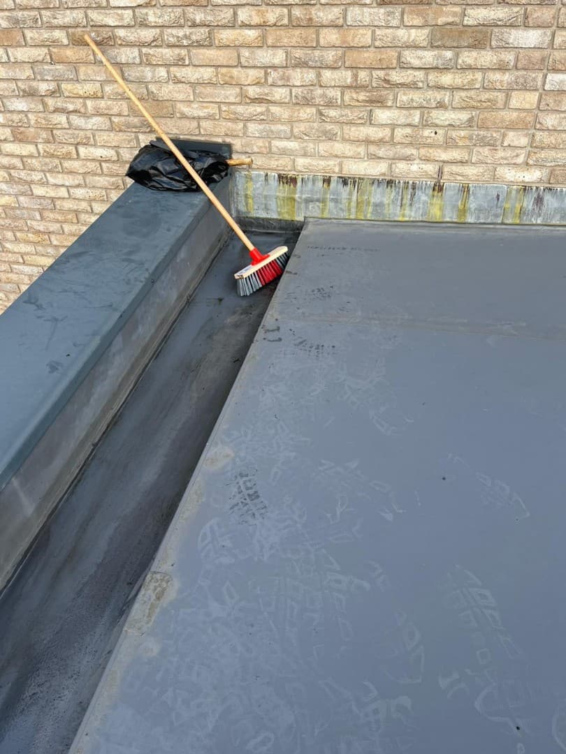Commercial gutter clean