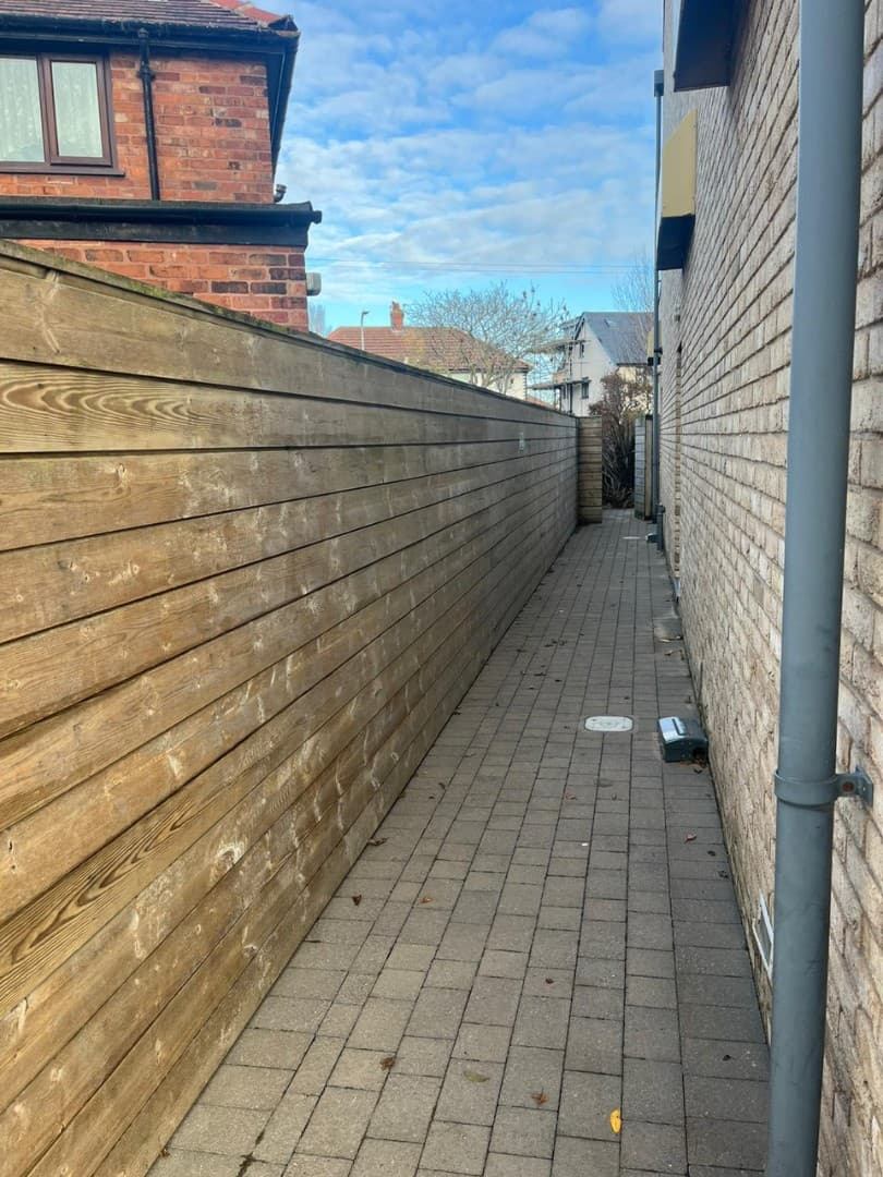Fence pressure wash