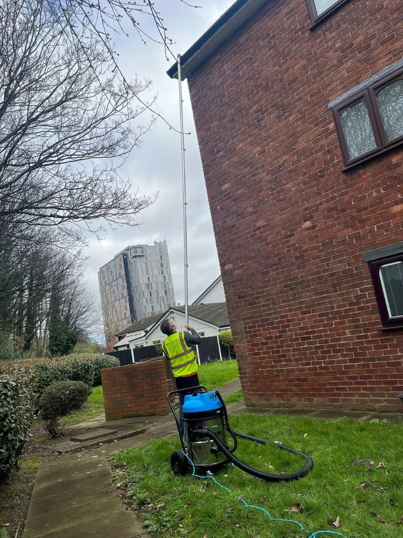 Professional gutter vacuum